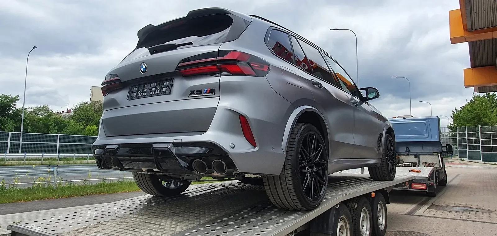 BMW X5 M Competition na lawecie