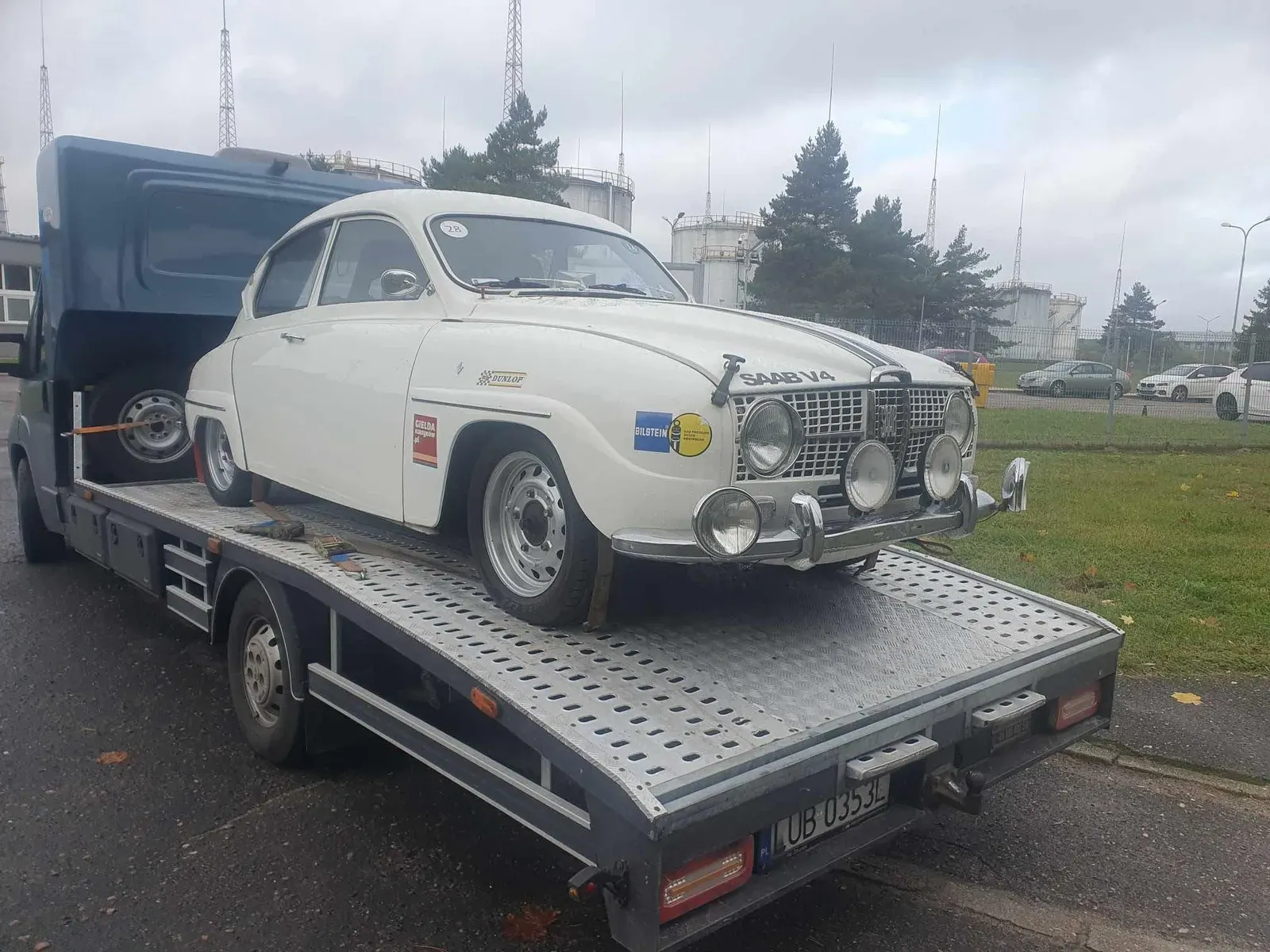 Klasyczny Saab V4 — transport aut zabytkowych